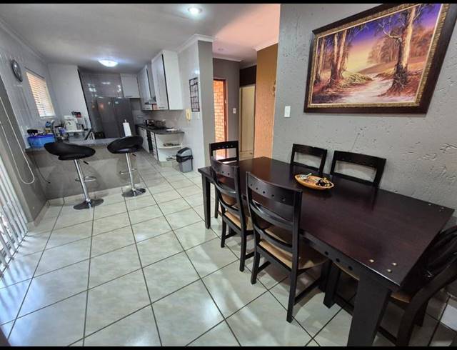 3 BEDROOM TOWNHOUSE FOR SALE IN GLENVISTA